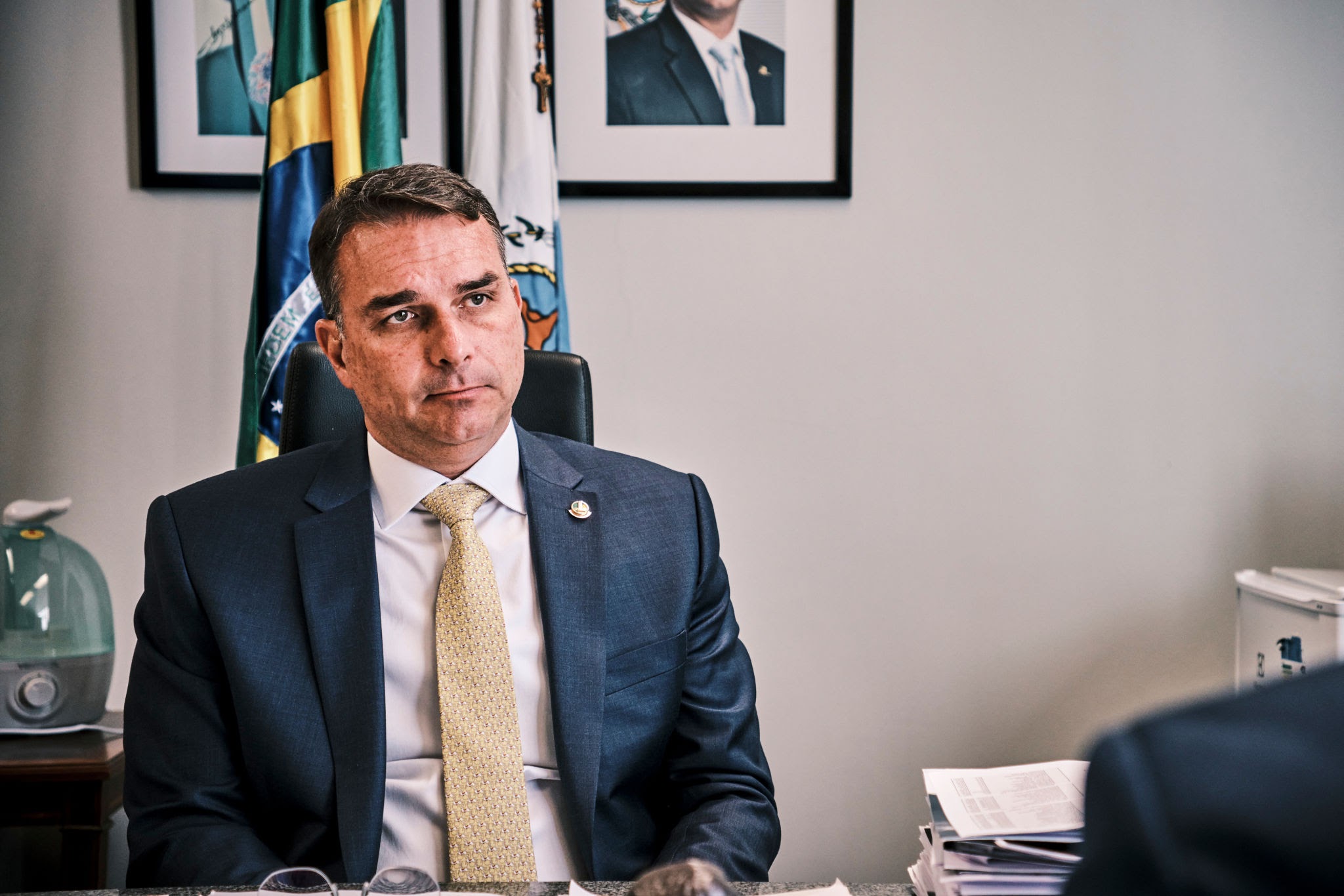 STF determina investigação sobre atuação de Flávio Bolsonaro em filme sobre Jair Bolsonaro