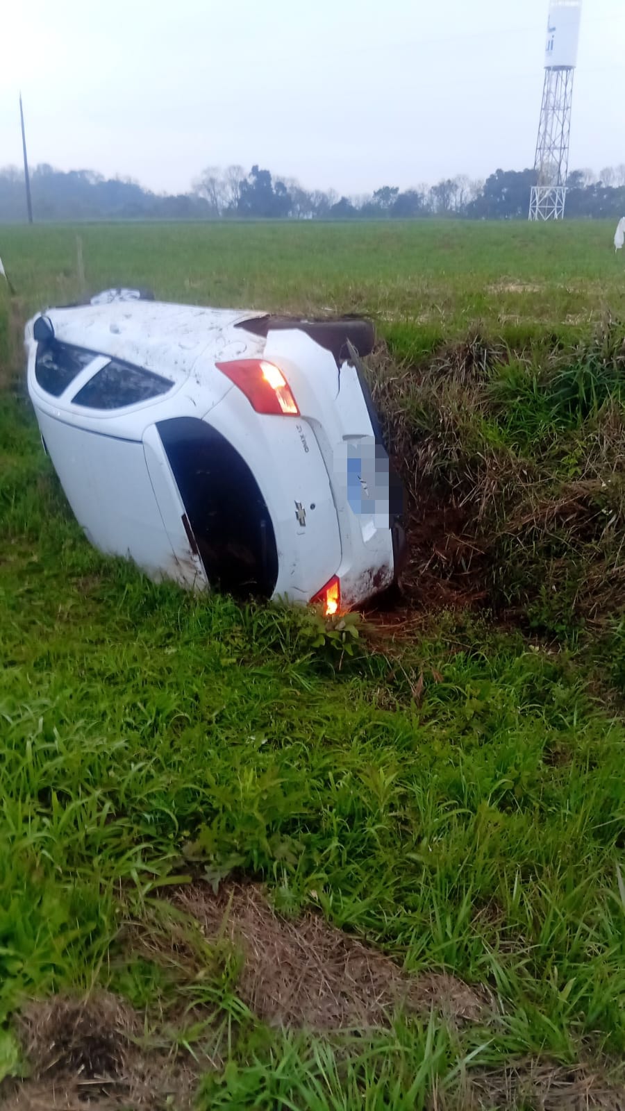 Veículo capota na RS-342 entre Ijuí e Catuípe